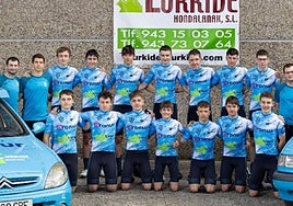 Escuadra de ciclistas que ha presentado Lagun Onak txirrindulari elkartea para esta temporada.