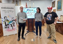 Igor Enparan, Garoa Lekuona eta Igor Arrietak iragarri zituzten Euskaraldiako ekitaldiak.