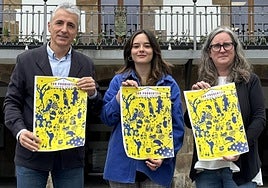 Presentación del cartel de fiestas, con la autora en el centro.