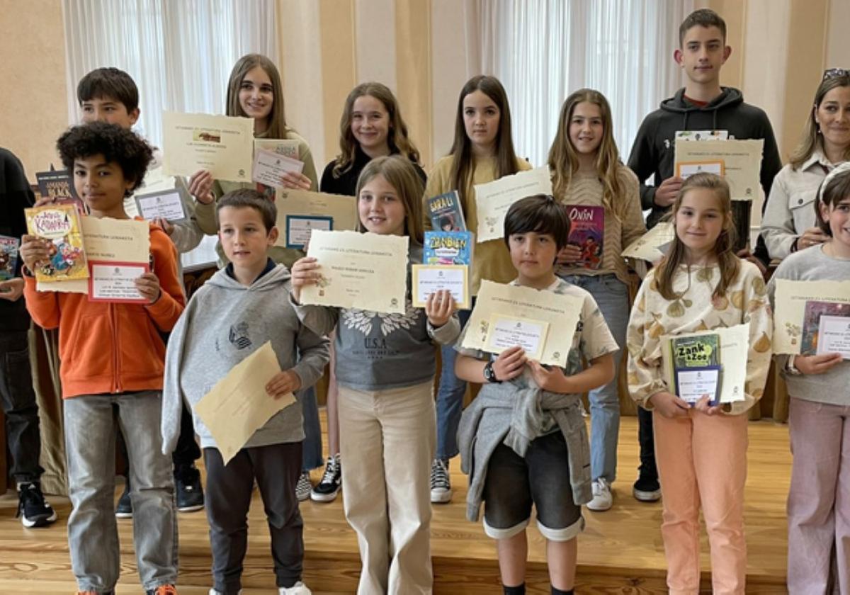 24. Literatura Lehiaketa abiatu dute ipuin eta bertso-olerkietan