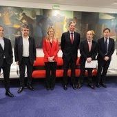 El viceconsejero de Política Fiscal, José Enrique Corchón, y el presidente de la federación vasca de EPSV, Ignacio Etxebarria, en el centro.
