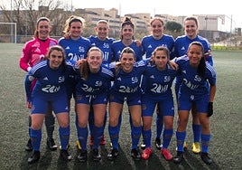Las chicas del Oiartzun minutos antes de dar inicio al partido disputado ante el Mulier en Pamplona.