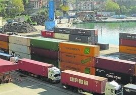 Los acusados ofrecían a empresas containers como los que transportan los buques a los puertos.