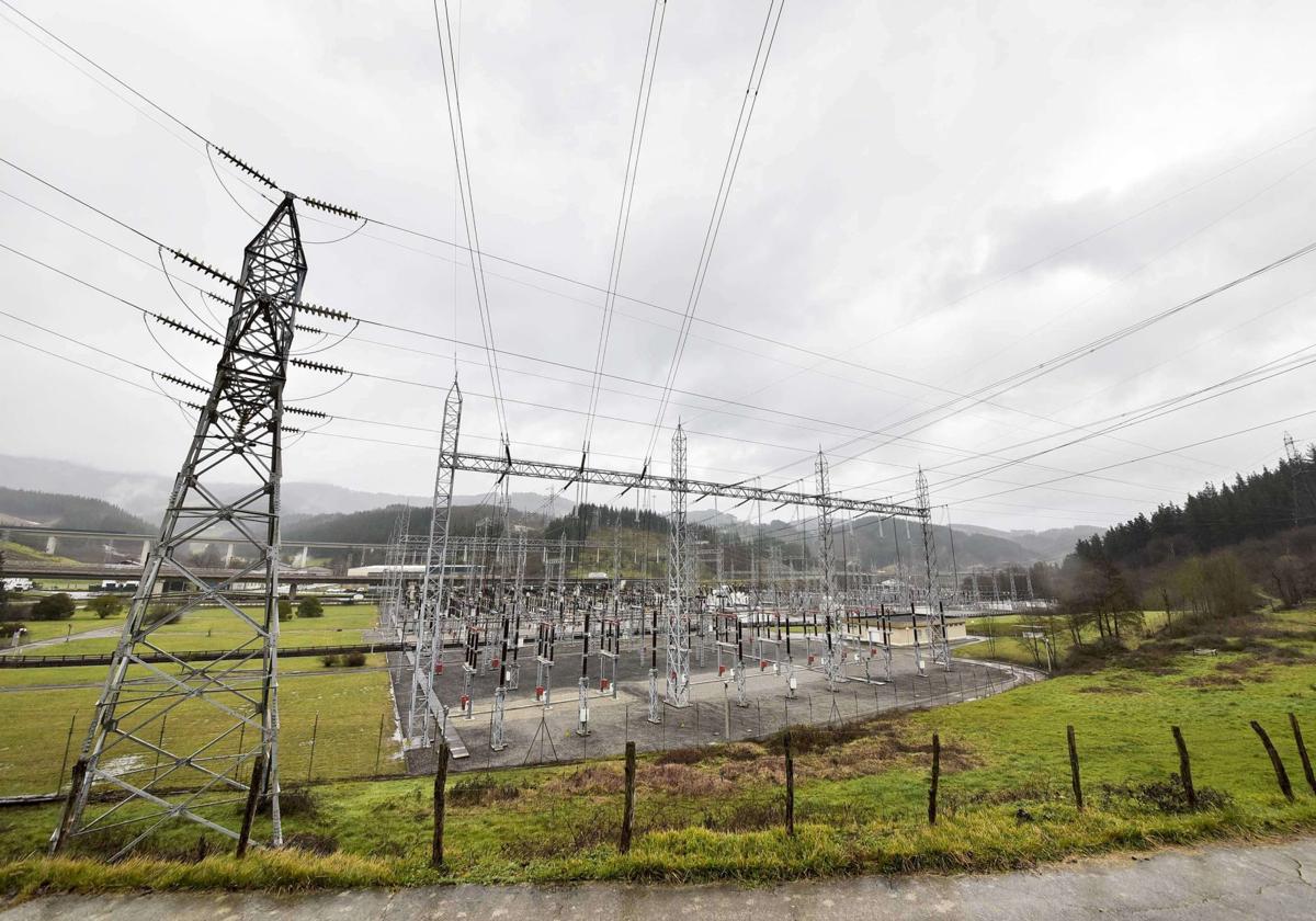 Pradales urge a Sánchez a aumentar la potencia eléctrica tras la llamada de auxilio de la industria