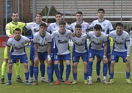 Alineación del Lagun Onak en el encuentro contra el Portugalete en Garmendipe.