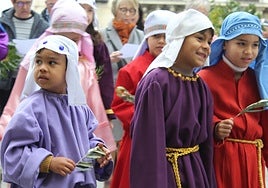 Niños y niñas participan cada año en los actos de Semana Santa.