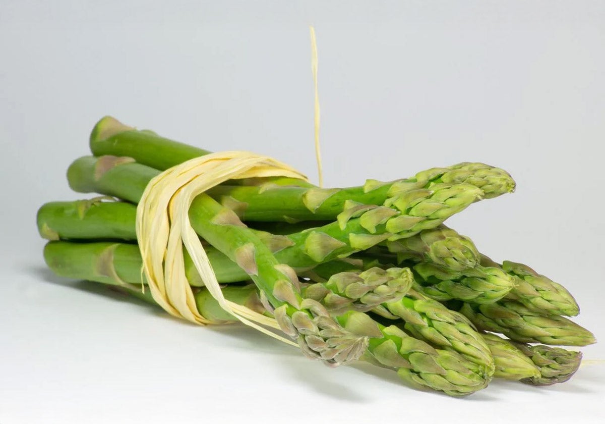 El espárrago verde será un alimento habitual en la dieta de estos meses.