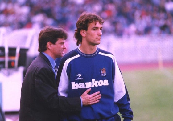 Joseba Etxeberria, como jugador de la Real Sociedad, junto a Salva Iriarte.