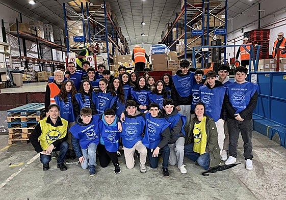 Santo Tomas Lizeoko ikasleen bilketa solidarioa: ongizatearen alde elkartuta