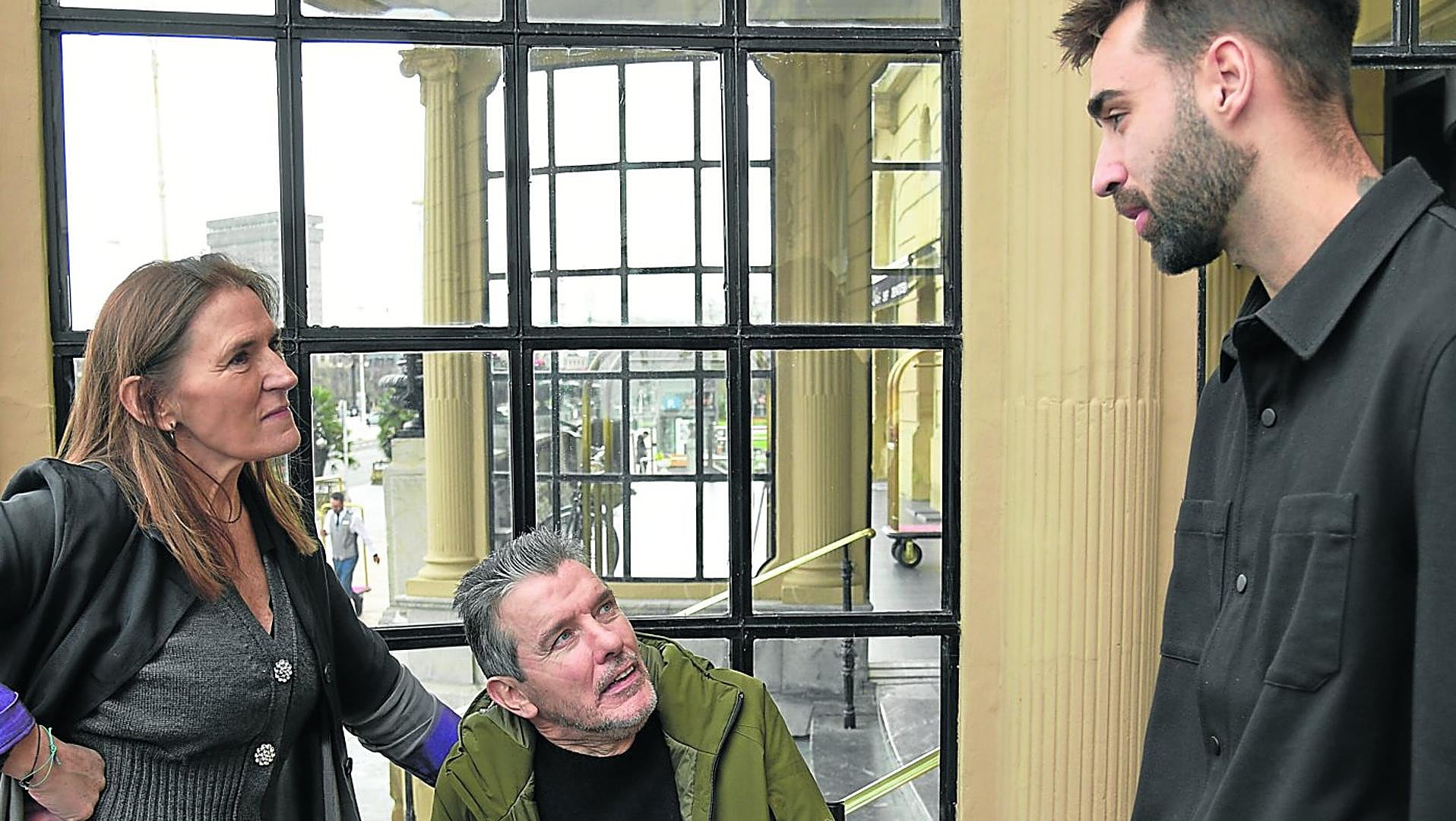 Emotional Hug Between Brais Méndez and Mentor Juan Carlos Unzué: A Heartfelt Moment Unveiled