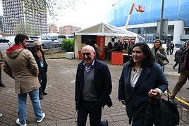 El diputado general de Araba, Ramiro González, que se enfrentó con Eneko Goia sobre la conexión del TAV, llega a la asamblea del PNV en el frontón Atano III.