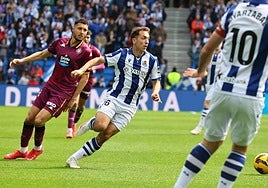 Kubo, muy activo en el comienzo del choque, encara a su par.