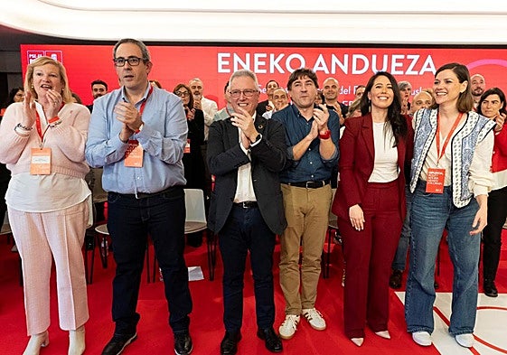 Susana Corcuera, Mikel Durán, José Ignacio Asensio, Eneko Andueza, Azahara Domínguez y Ane Oyarbide, durante el congreso del PSE de Gipuzkoa celebrado en Donostia.