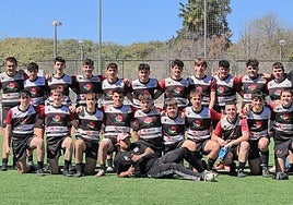 Así de sonrientes estaban los Sub18 tras viajar a Valencia y jugar el Campeonato de España pese a no ganar sus compromisos.