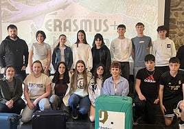 Despedida ofrecida ayer por el Ayuntamiento a los 15 adolescentes que el viernes partirán a Schwarzenbruck.