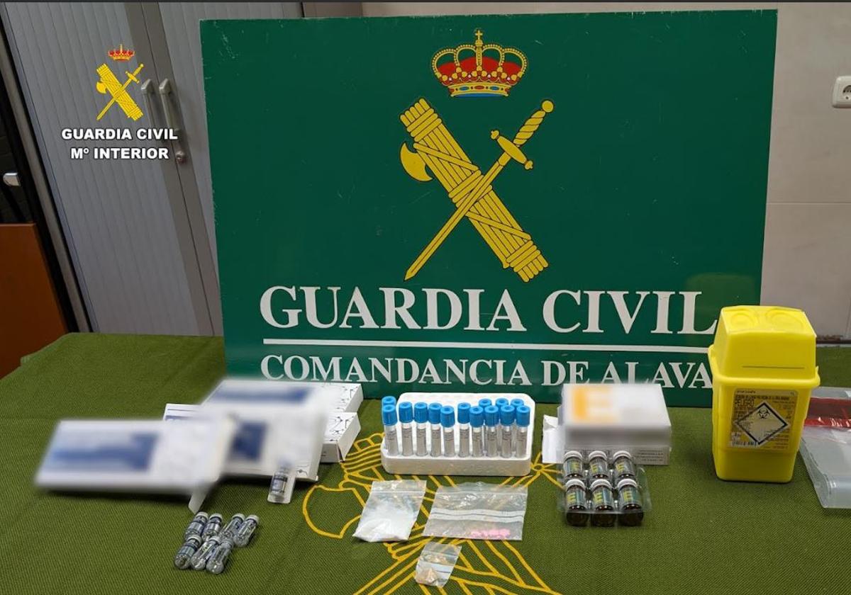 Se incautaron diversos medicamentos sin control sanitario, instrumental médico y otros elementos que confirmaban la actividad irregular del centro.