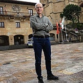 Xanti Espina, fundador de la musika eskola, en Gurutze Santuaren plaza.