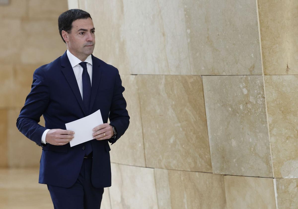 El lehendakari reitera en su visita a CAF su «compromiso» con la industria ante los aranceles de Trump
