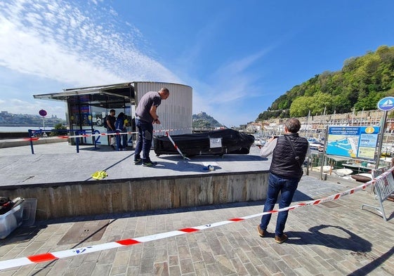 La escultura ya está colocada en el Muelle y será descubierta en el acto de inauguración del domingo.