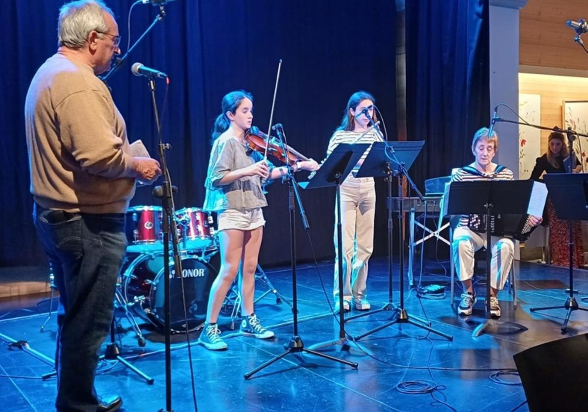 Musika familian gozatu dute Sanagustinen