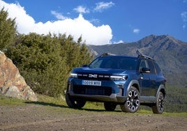 Aspecto de la parte delantera del Dacia Bigster, un C-SUV que ofrece buena capacidad y buena habitabilidad.