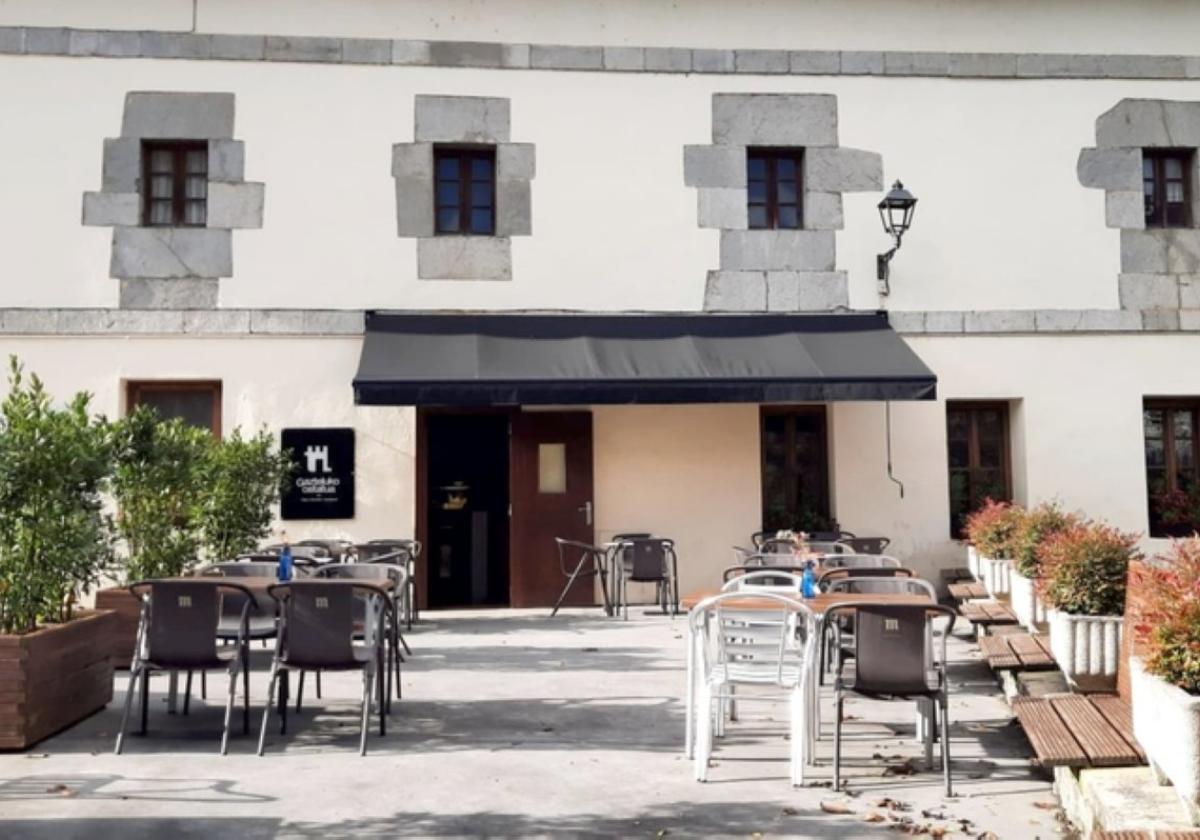 Ostatuaren kudeaketa lehiaketara atera du Gazteluko Udalak