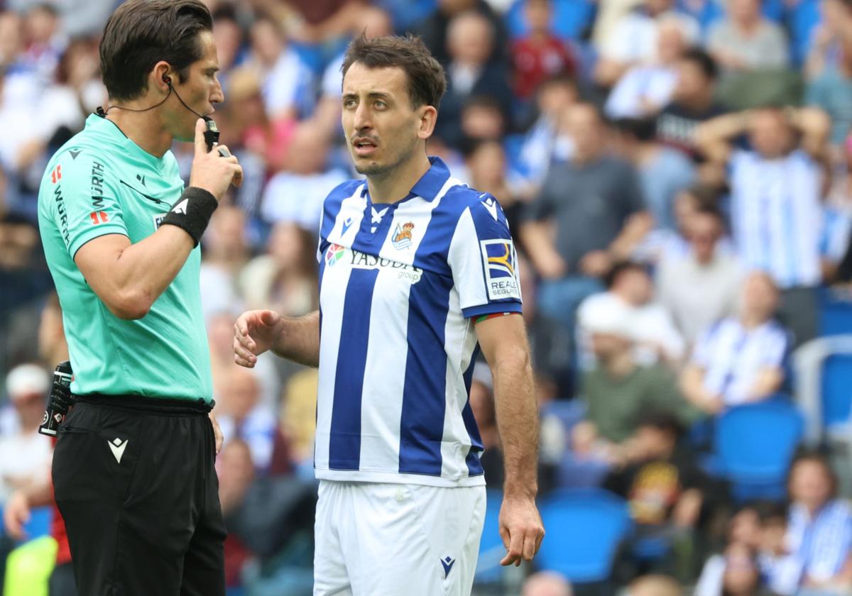 Oyarzabal vuelve a marcar, pero en fuera de juego
