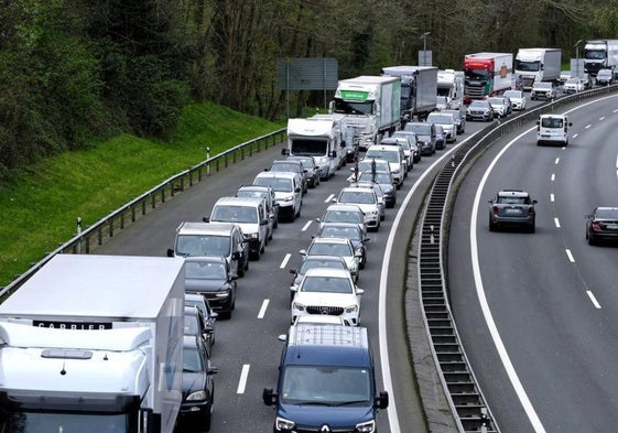 Arranca la operación salida: estos son los puntos en los que se espera mayor afluencia en las carreteras vascas
