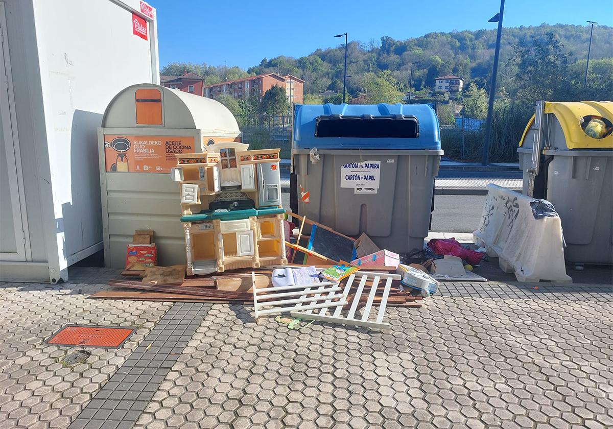 Algo está fallando con la recogida de basura en el barrio de Loiola