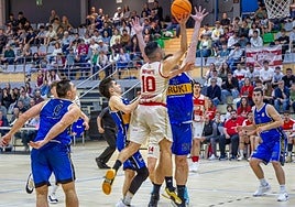 Usabal se llenó en el último partido de la temporada y el público se entregó a su equipo.