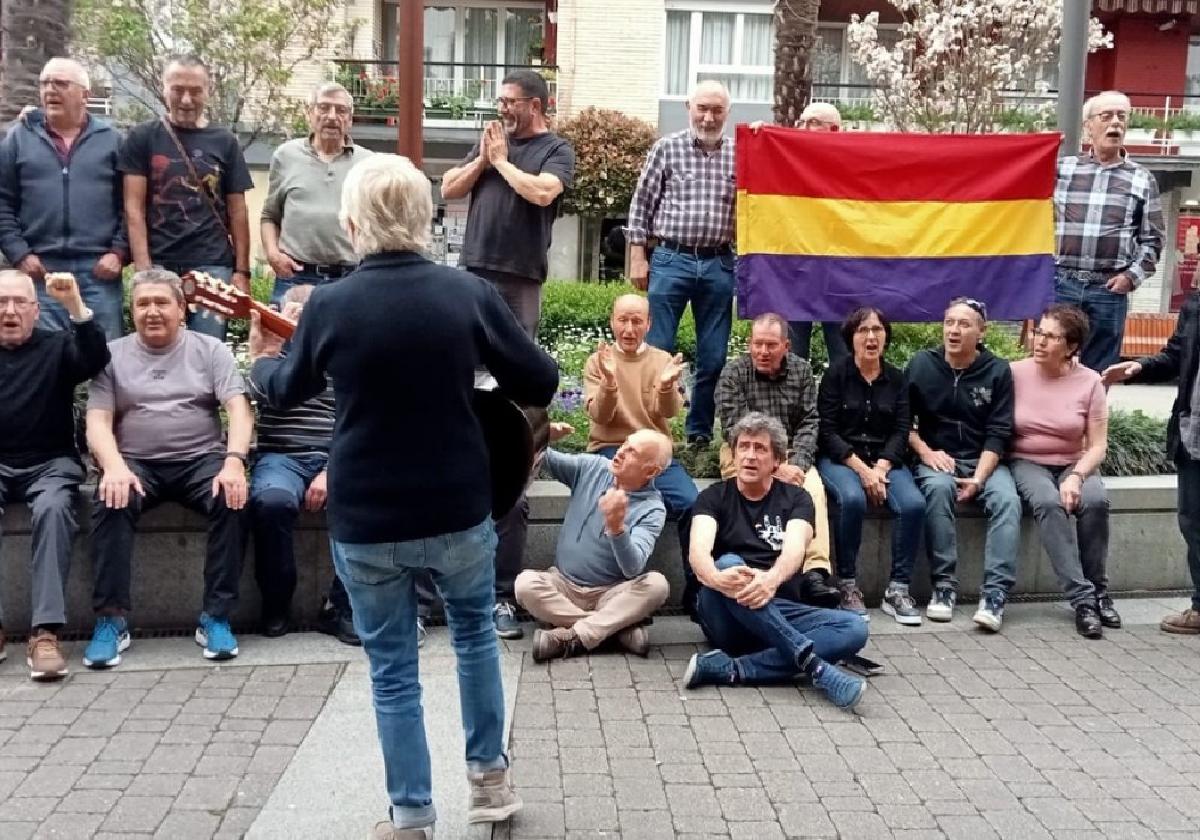 Los republicanos volvieron a celebrar el día 14