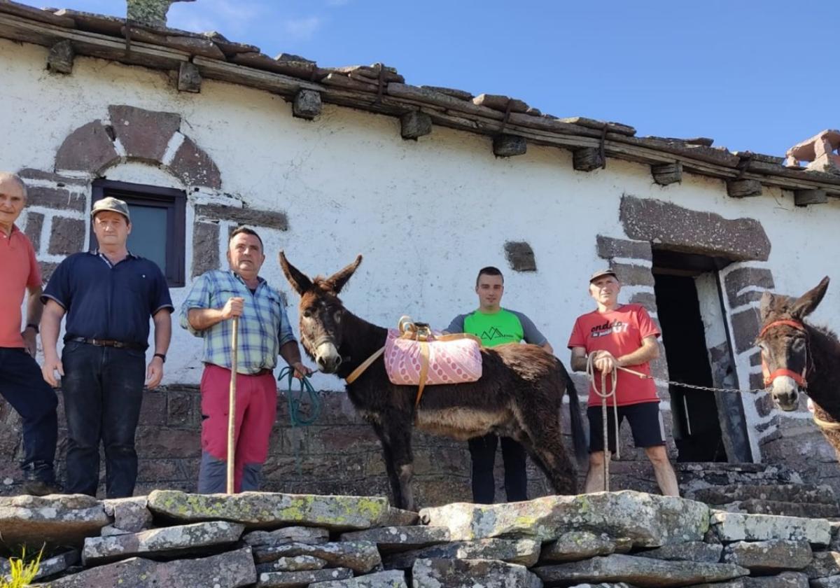 «Mendaur es el monte que nos une por eso restaurar la ermita es importante para muchos»