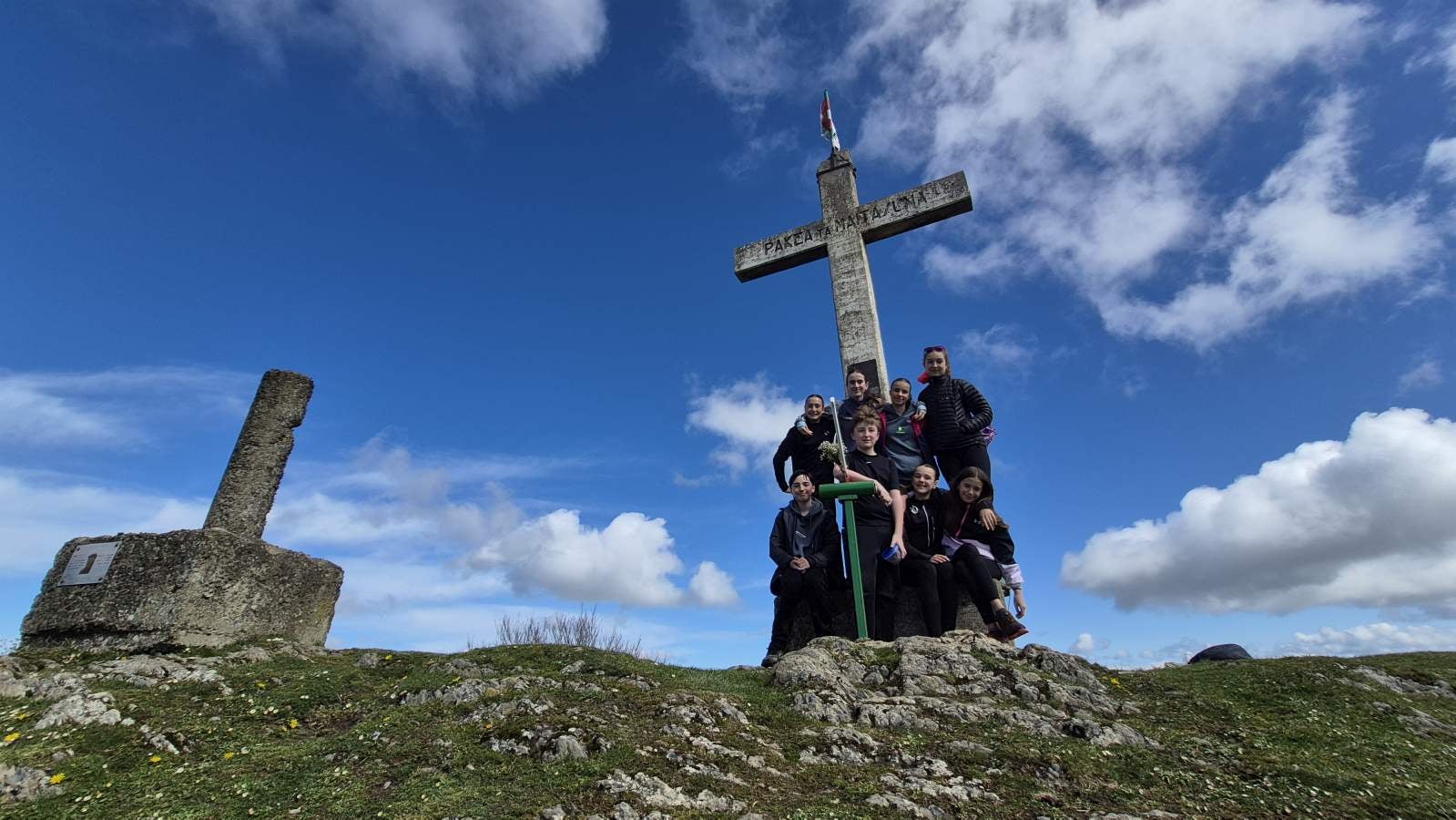 Las impresionantes vistas desde la cruz de Izazpi