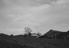 Los caseríos abandonados han sido el eje del trabajo que ha realizado de Jon Ander para el certamen.