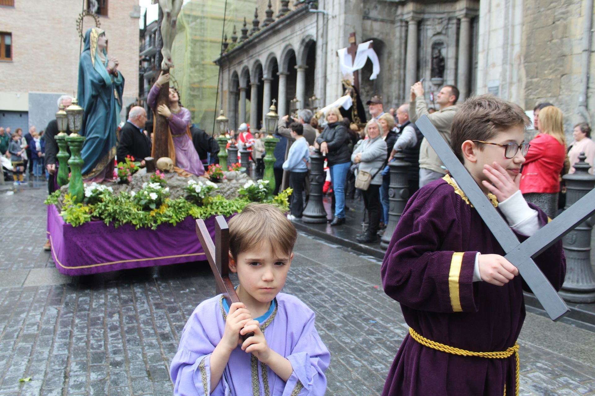 Una procesión más reducida de lo habitual en Azkoitia