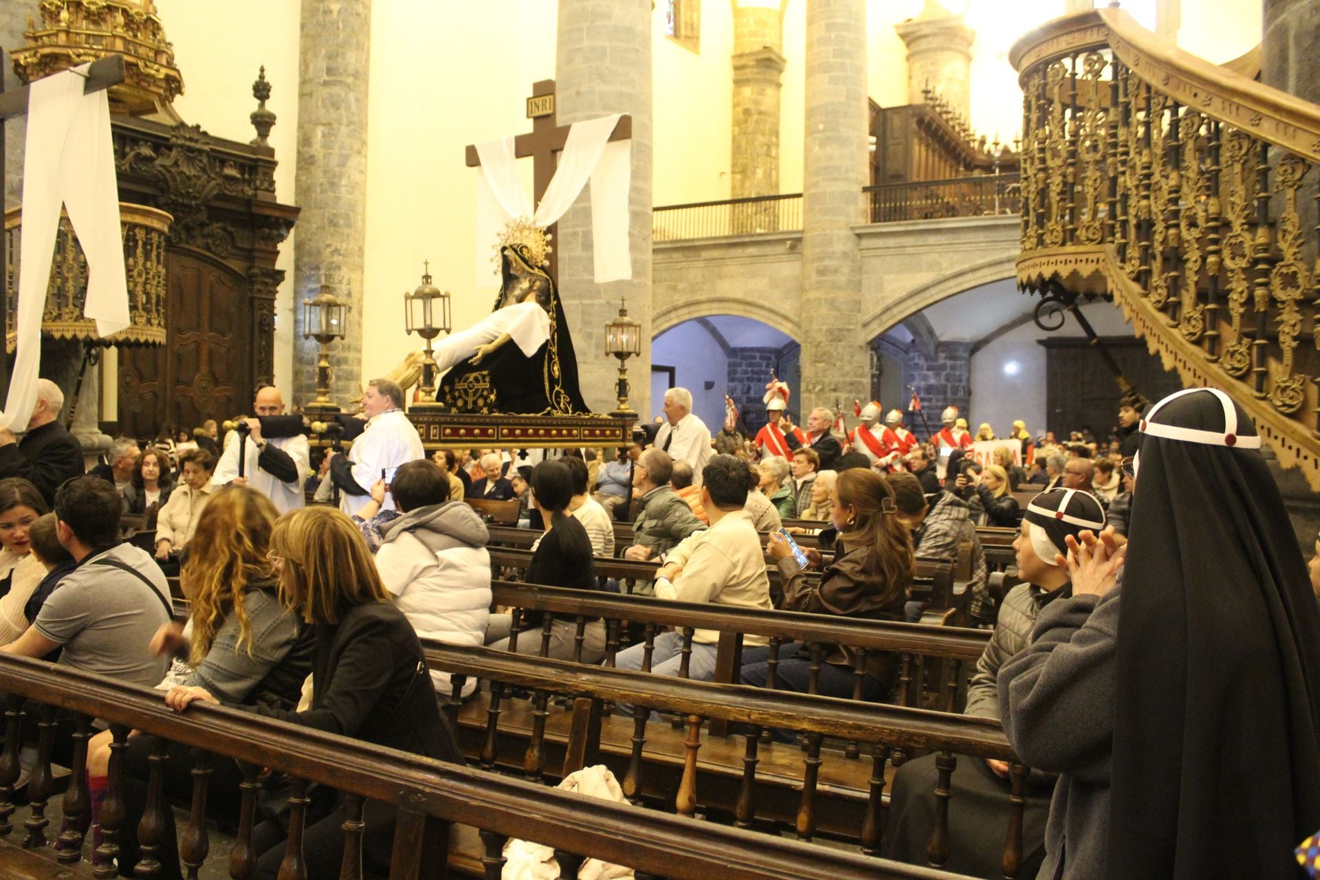 Una procesión más reducida de lo habitual en Azkoitia
