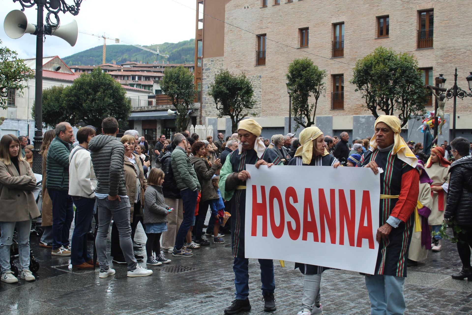 Una procesión más reducida de lo habitual en Azkoitia