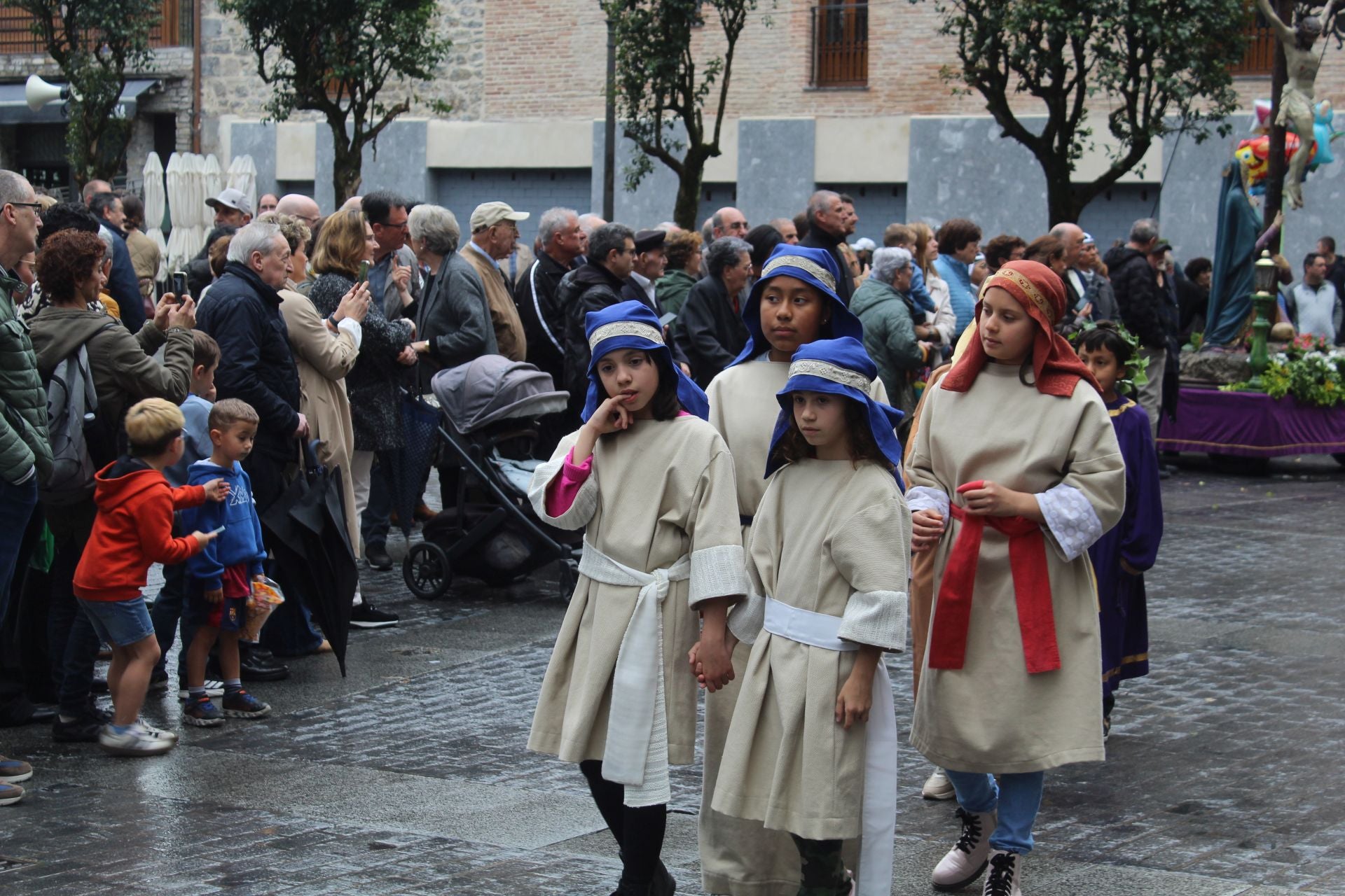 Una procesión más reducida de lo habitual en Azkoitia
