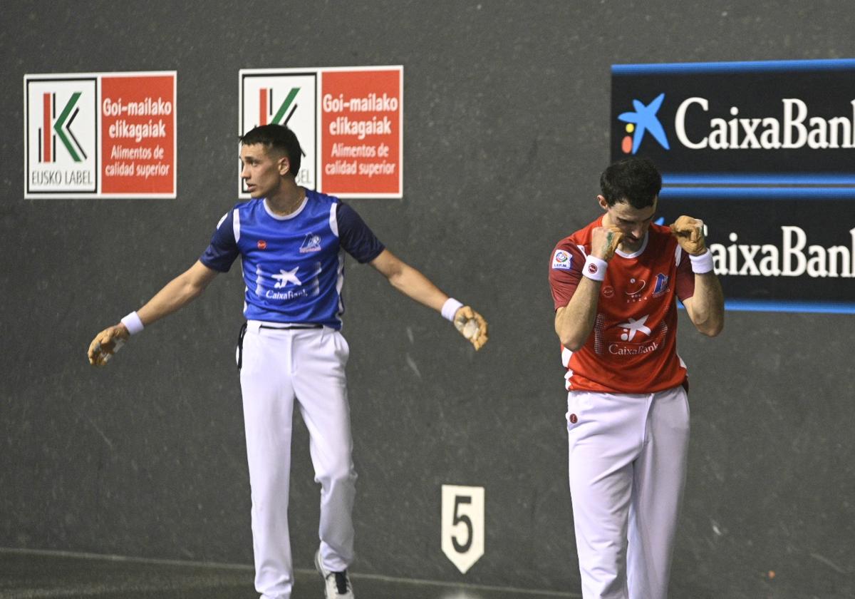 Jokin Altuna, aliviado tras la remontada y la victoria en el Atano III. Javier Zabala, mientras, resignado por la derrota y la eliminación.