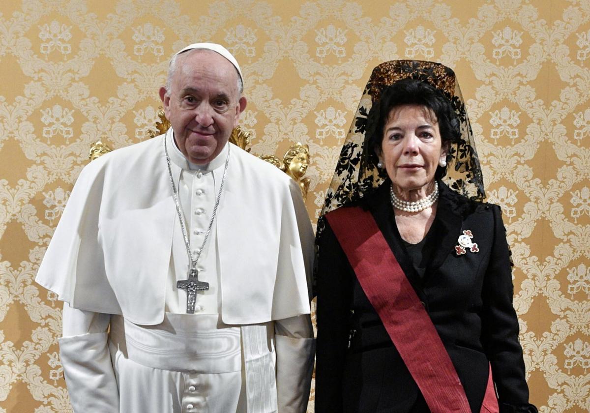 Isabel Celaá: «Su referente es tan poderoso que será difícil que se vuelva a una Iglesia que se encierre en sí misma»