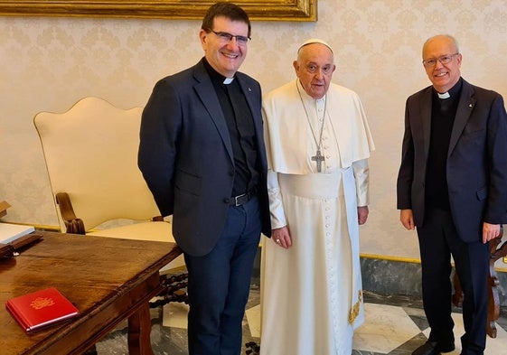 El Papa recibió a Juan José Etxeberria, rector de la Univesidad de Deusto, y a Francisco José Ruiz Pérez, el decano de la Facultad de Teología, en octubre de 2024.