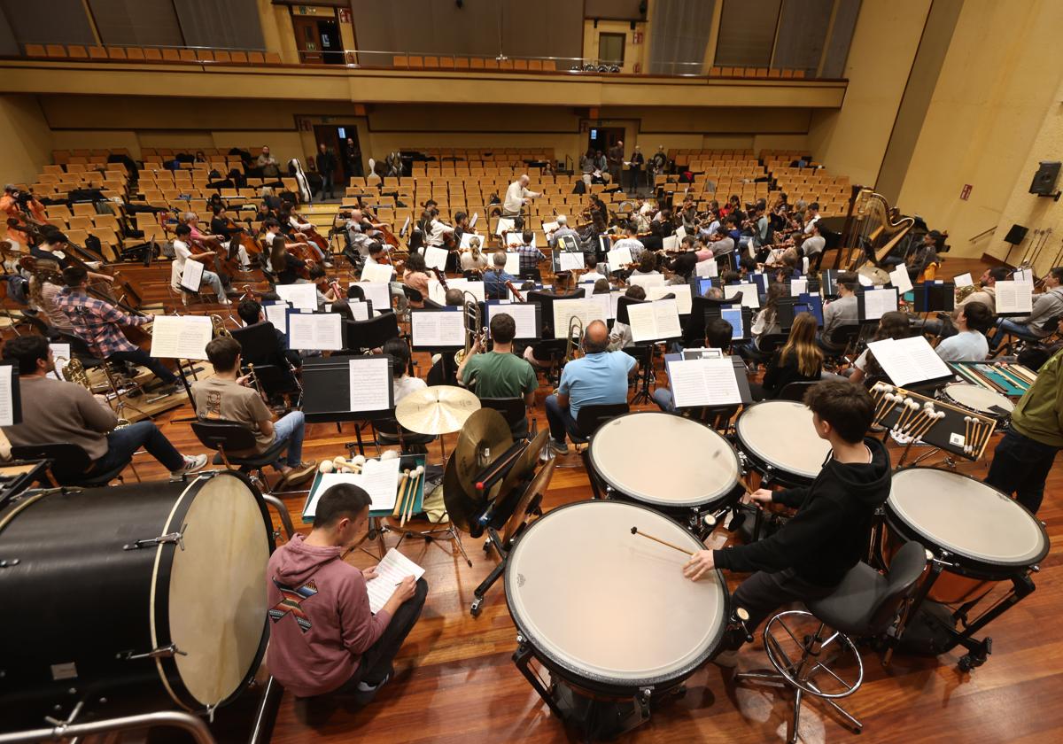 Una vista del ensayo de ayer en la sede de la Euskadiko Orkestra.