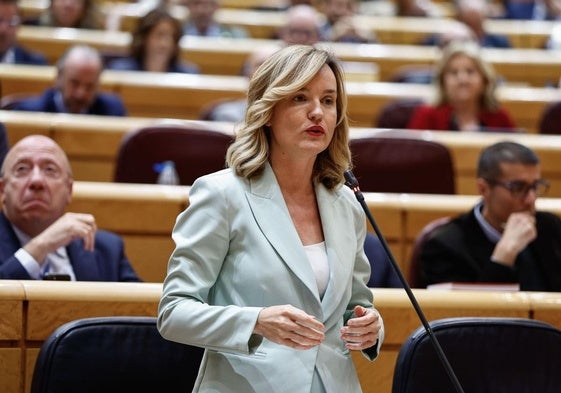 La portavoz del Gobierno, Pilar Alegría, durante el pleno de control del Senado este martes.