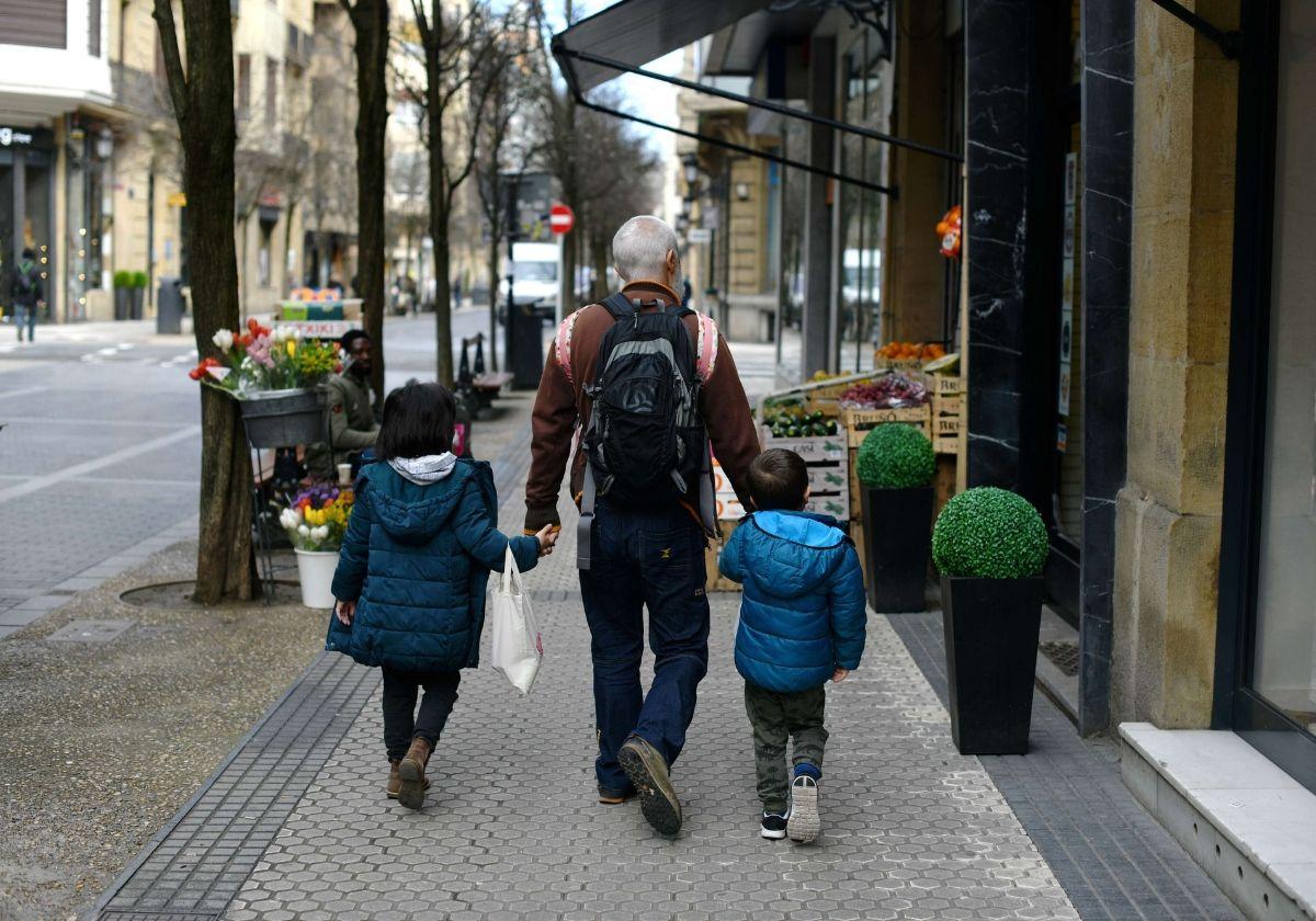 Benjamin, autor infantil: «Los abuelos están encantados de cuidar a los nietos pero...»
