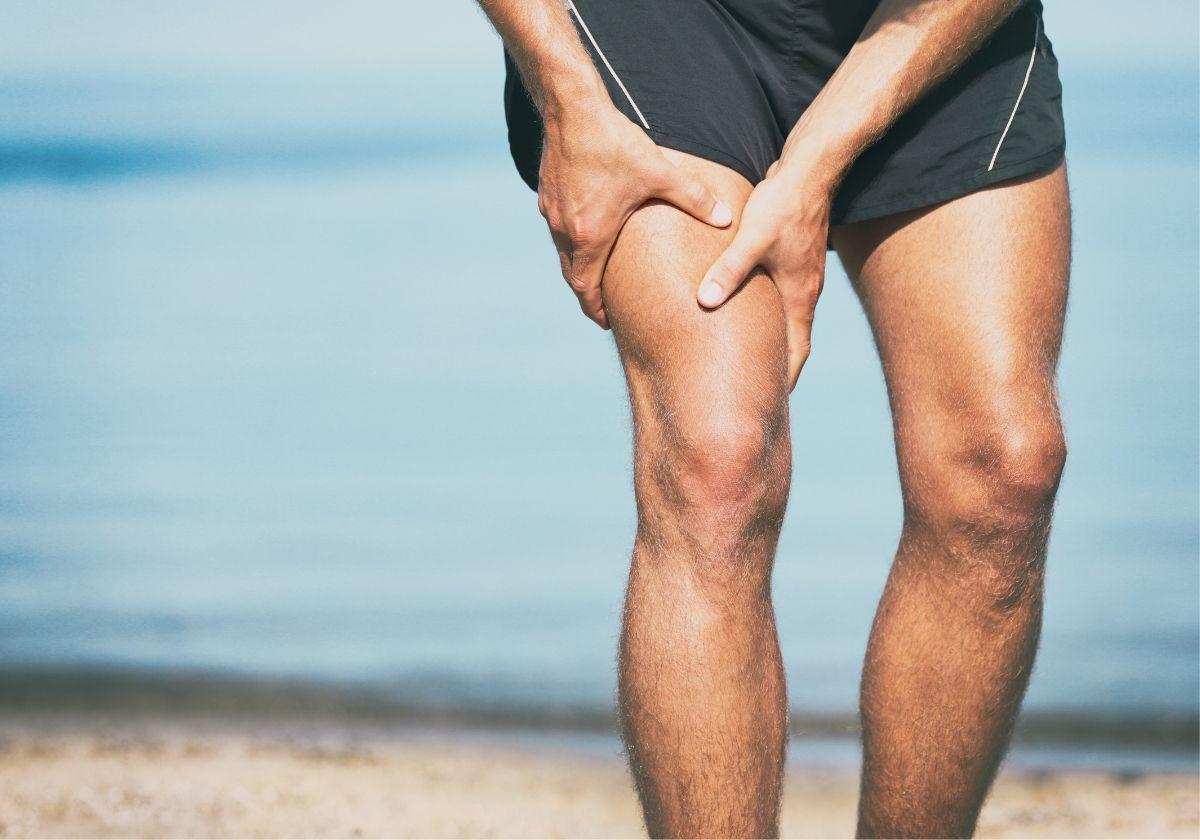Los síntomas en las piernas que pasan desapercibidos y alertan de un nivel elevado de colesterol