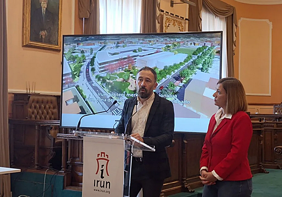Denis Itxaso junto a la alcaldesa de Irun, Cristina Laborda, en la comparecencia de la pasada semana sobre la zona tensionada de Irun.