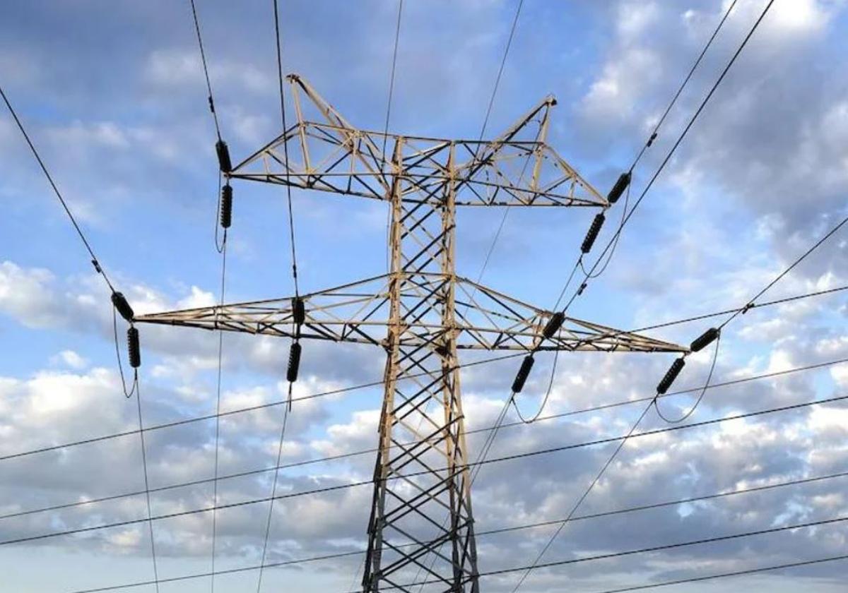 Muere en Vitoria tras caer de una torreta eléctrica a la subió para sustraer metal