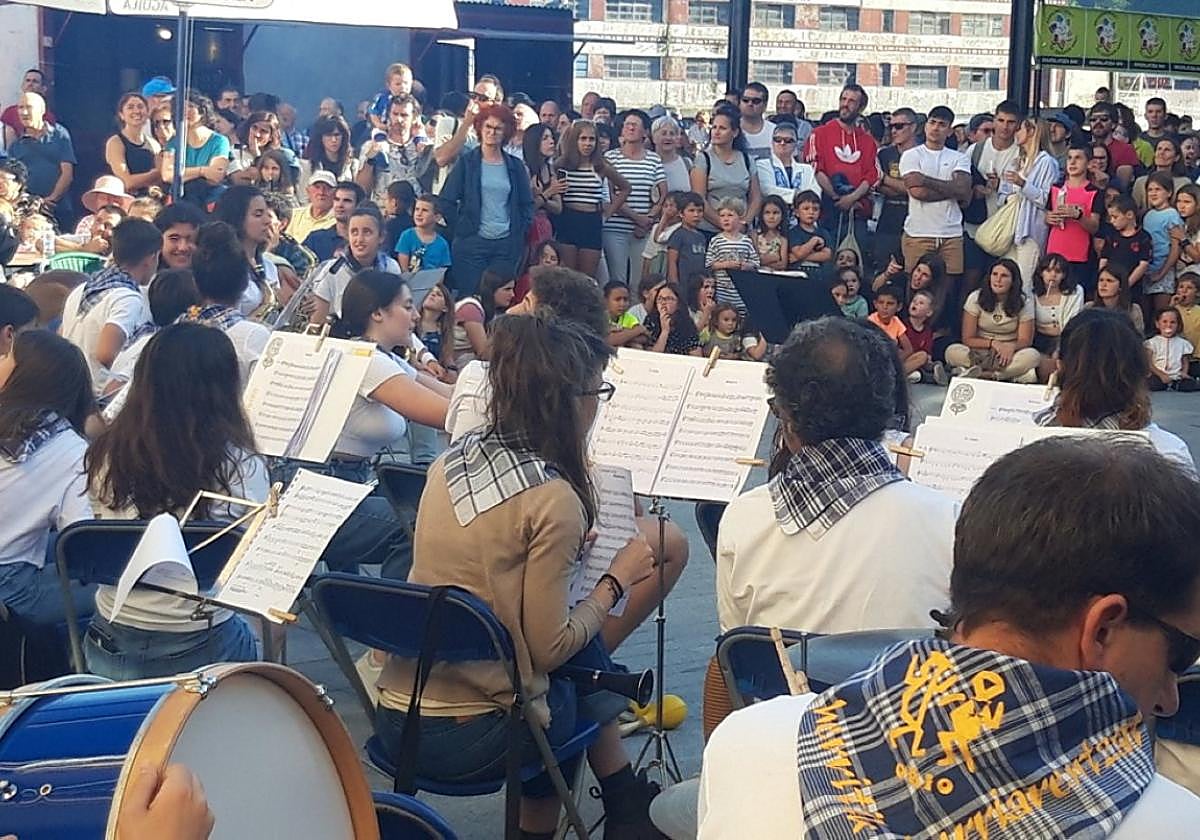 Danbolin Musika eta Dantza eskolak egun osoko egitaraua antolatu du datorren maiatzaren 10erako.