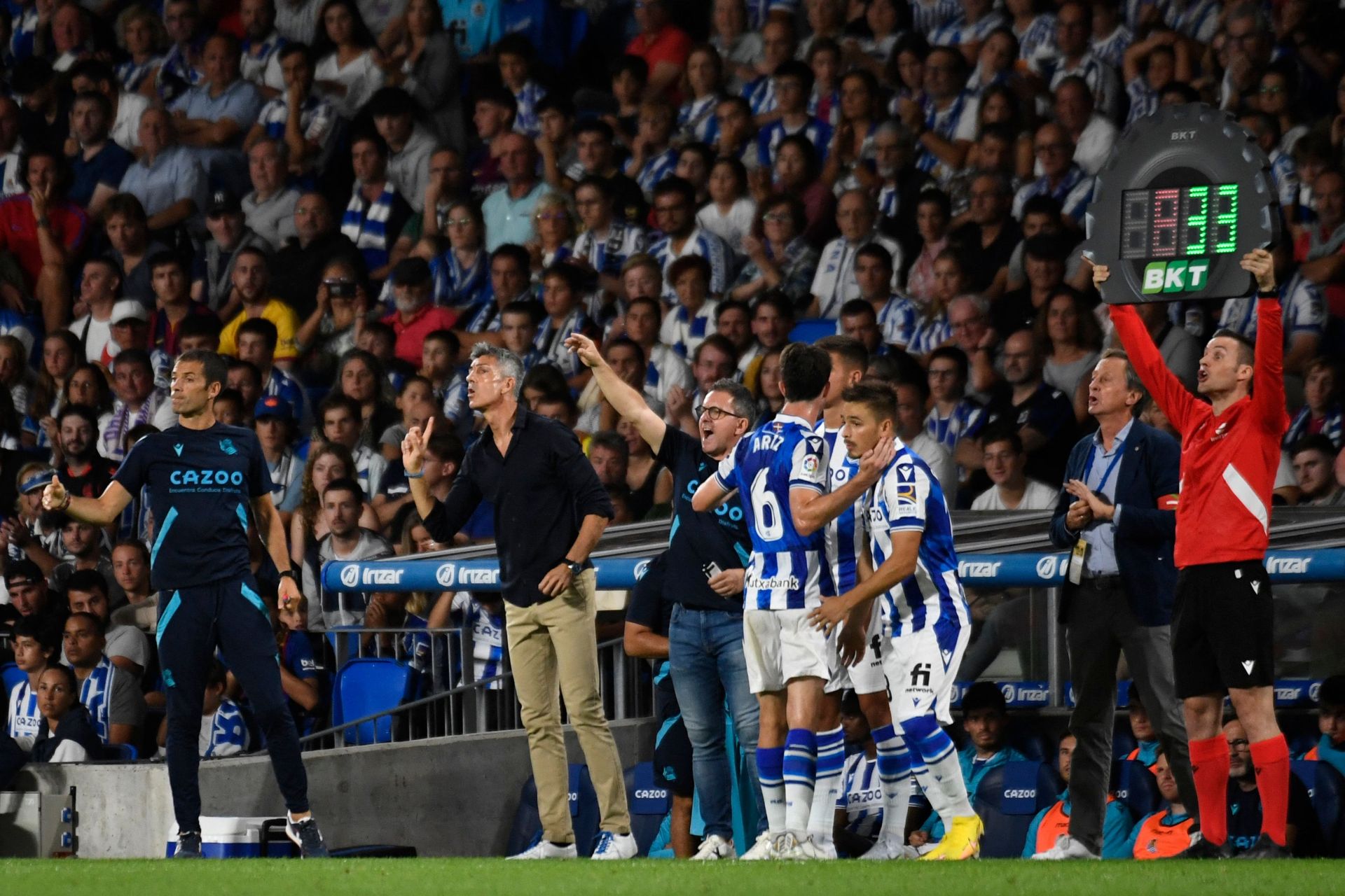 La temporada siguiente, la Real no comenzó con buen pie. Cayó por 1-4 ante el FC Barcelona de Xavi y despidió a Isak días después, que se marchó al Newcastle (21 de agosto de 2022).