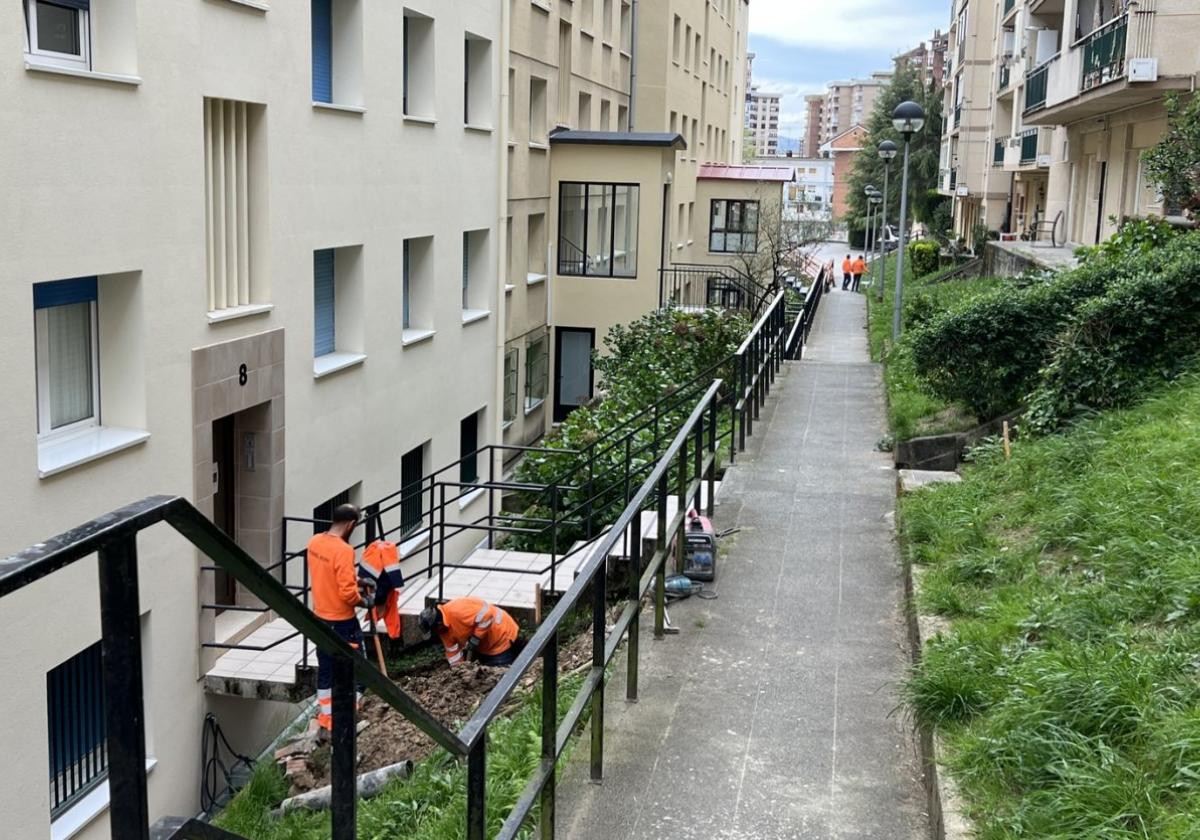 Las obras de reurbanización de la calle Igeldo de Trintxerpe, en marcha